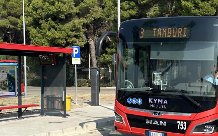 Autobus di Kyma mobilit&agrave; al Park Cimino