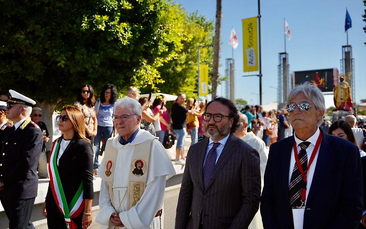 La Statua di San Nicola in Fiera del Levante