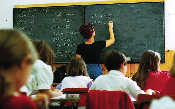 Stop alle classi-pollaio, l&rsquo;allarme dei docenti: &laquo;&Egrave; una violazione dei diritti fondamentali&raquo;