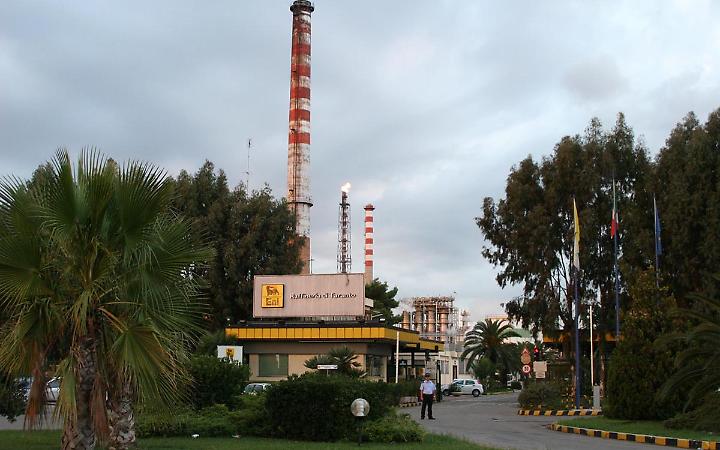 Non c'&egrave; pace per Taranto: nuova societ&agrave; Eni, allarme sul futuro della raffineria