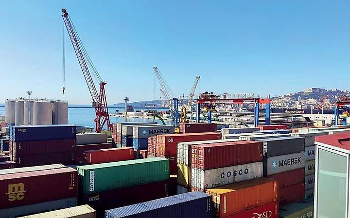 Il porto di Napoli