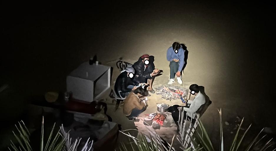 Fumo sul lungomare, ma era solo carne alla brace in spiaggia - foto di Francesco Manfuso