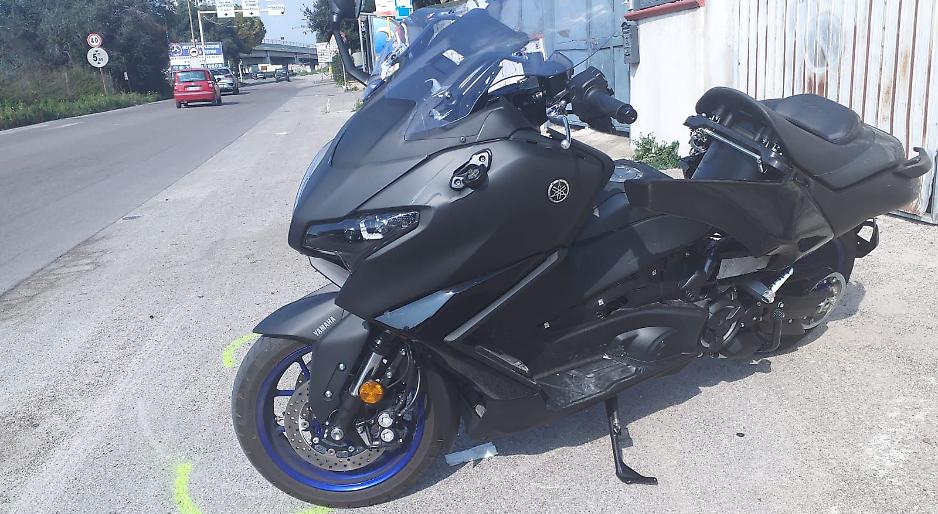 Scontro tra due moto in via Unit&agrave; d&rsquo;Italia, 2 feriti gravi - foto di Francesco Manfuso 