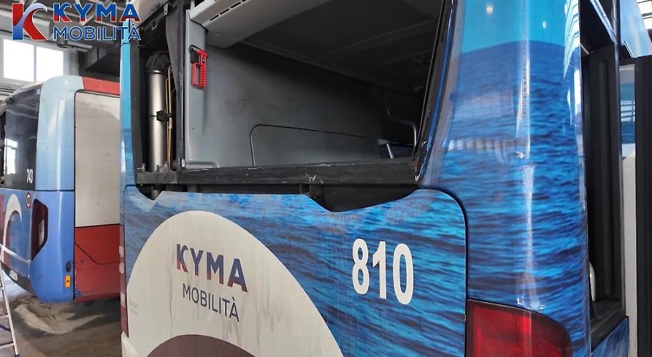 Taranto si arrende ai delinquenti: bus presi a sassate, sospese le corse serali per Lido Azzurro