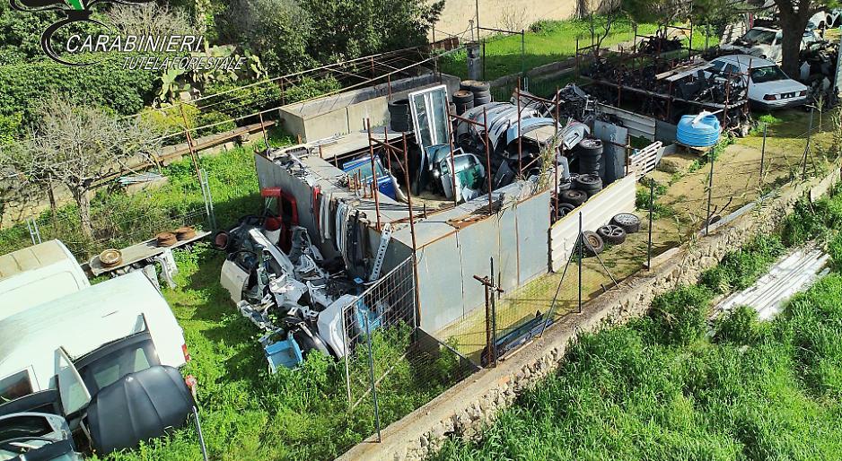 Taranto, scoperto autodemolitore abusivo: sequestri e denuncia