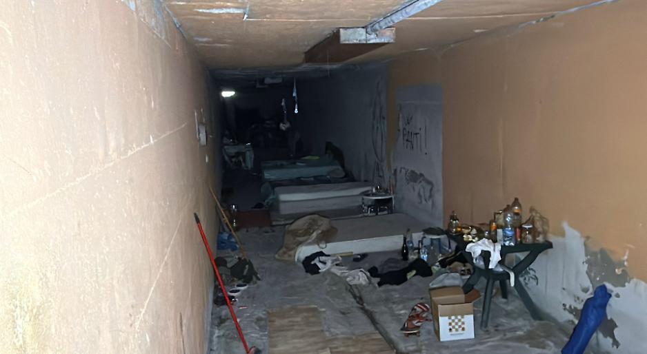 Accampamento abusivo sotto il sottovia - foto di Francesco Manfuso