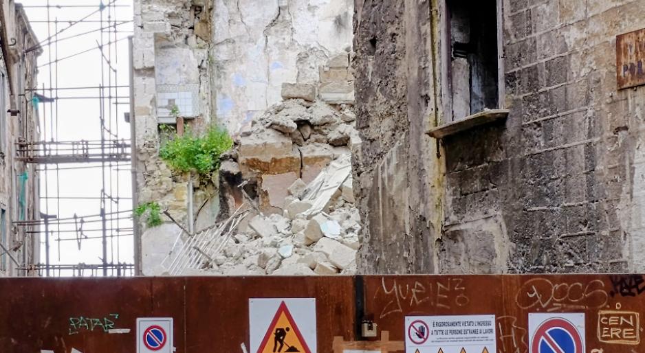 Rischio crolli a Taranto Vecchia -  Foto G. Leva