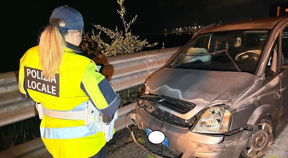 Schianto sulla statale 106, 69enne in gravi condizioni