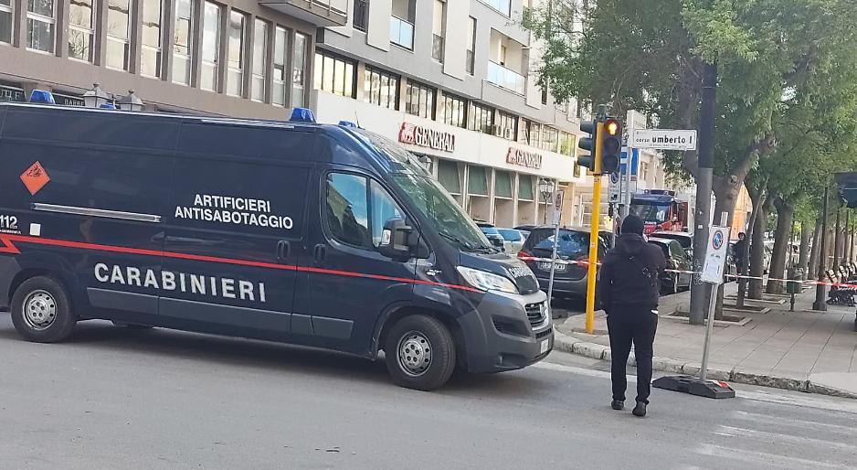 L'arrivo degli Artificieri dei Carabinieri