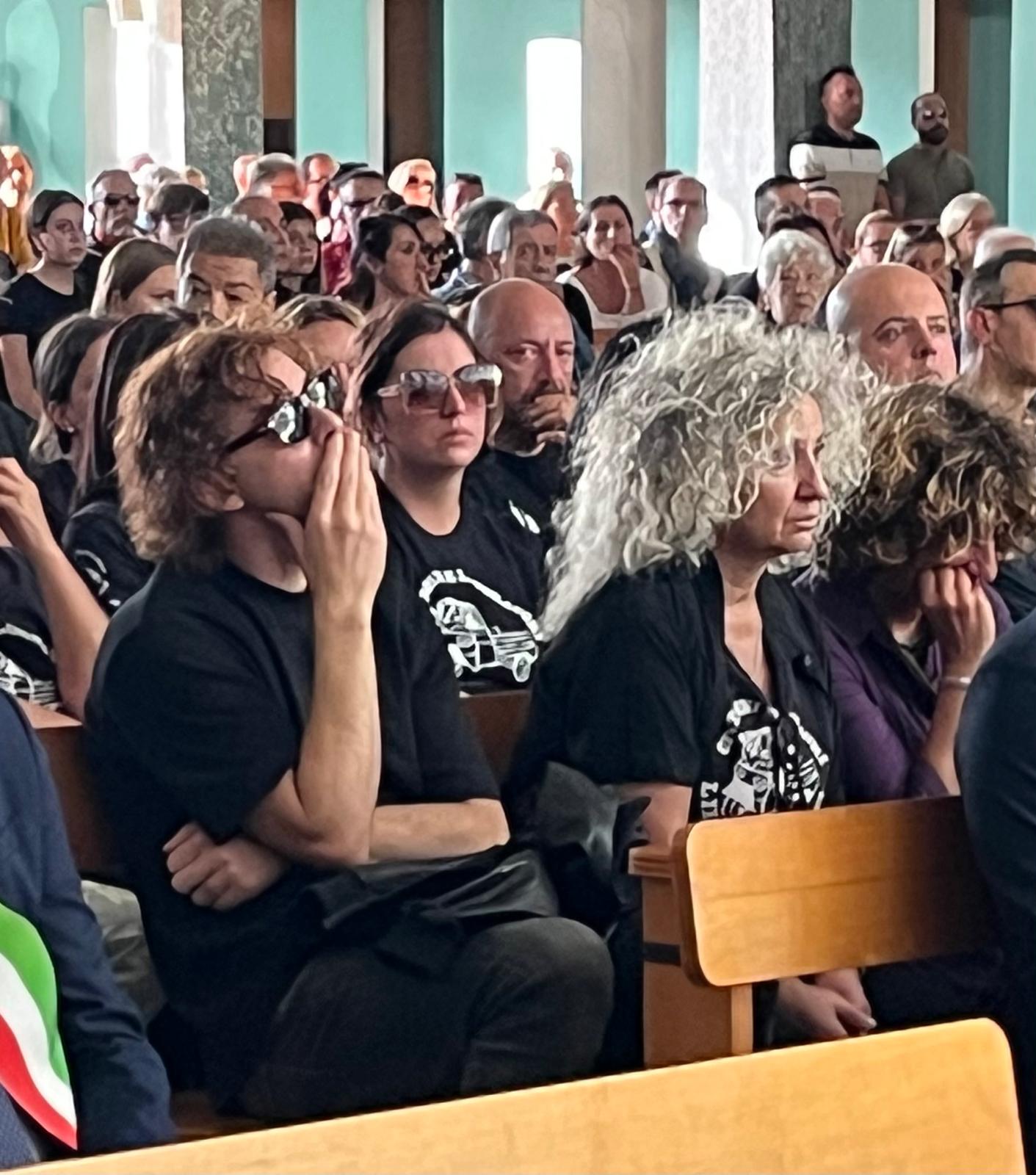 Il rito funebre per Massimo Battista - foto Francesco Manfuso