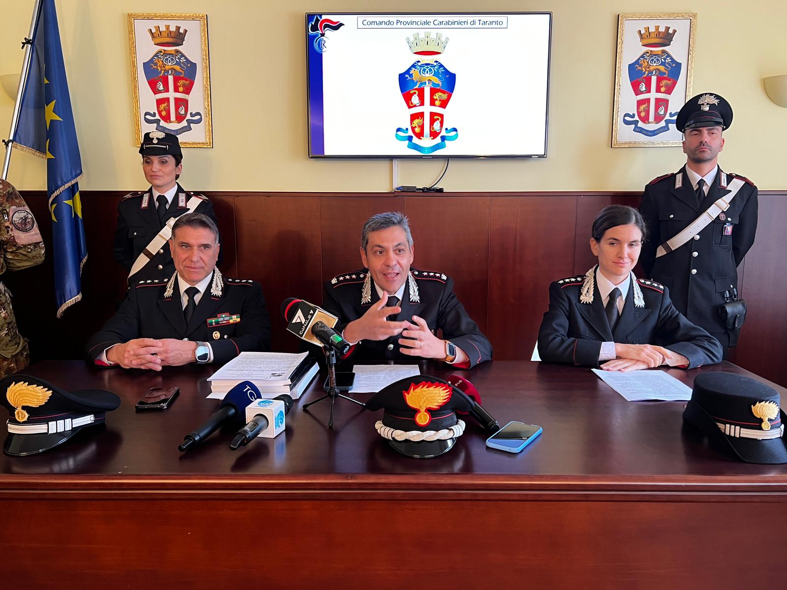 La conferenza stampa dei carabinieri - foto Francesco Manfuso
