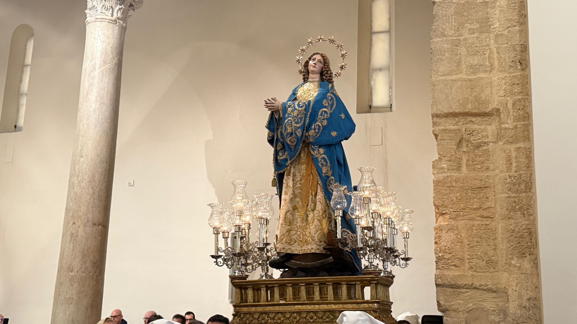 L'interno della Cattedrale di San Cataldo nel giorno dell'Immacolata - foto di Francesco Manfuso