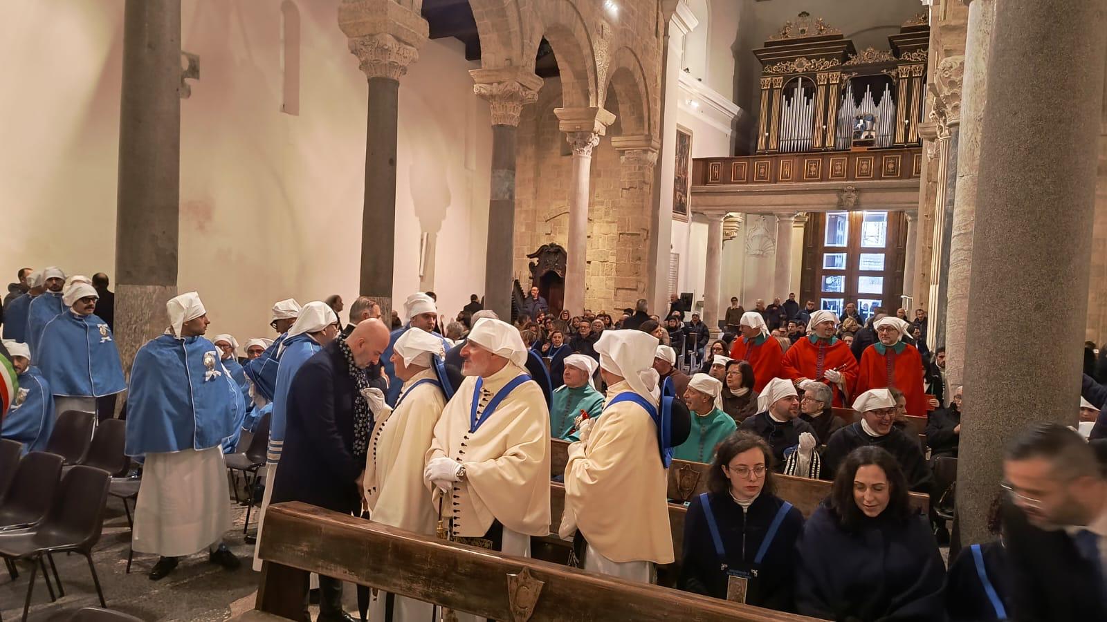 L''interno della Cattedrale di San Cataldo nel giorno dell'Immacolata