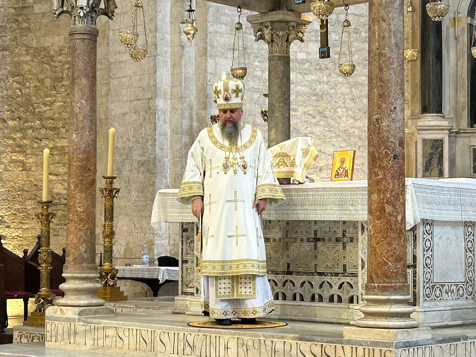 Epifanio I nella Basilica di San Nicola a Bari