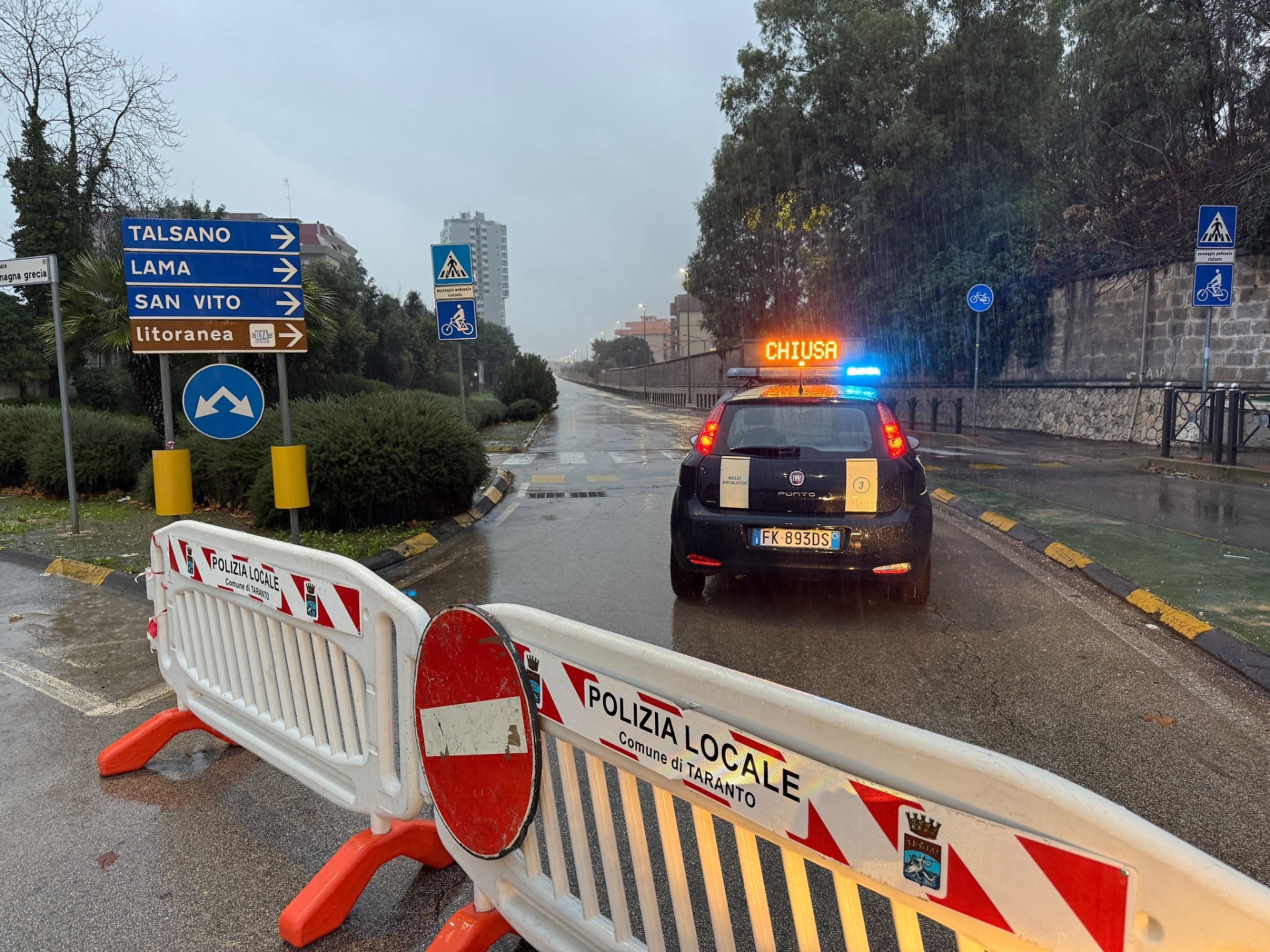Schianto frontale sulla strada San Giorgio Jonico-Pulsano - foto di Francesco Manfuso