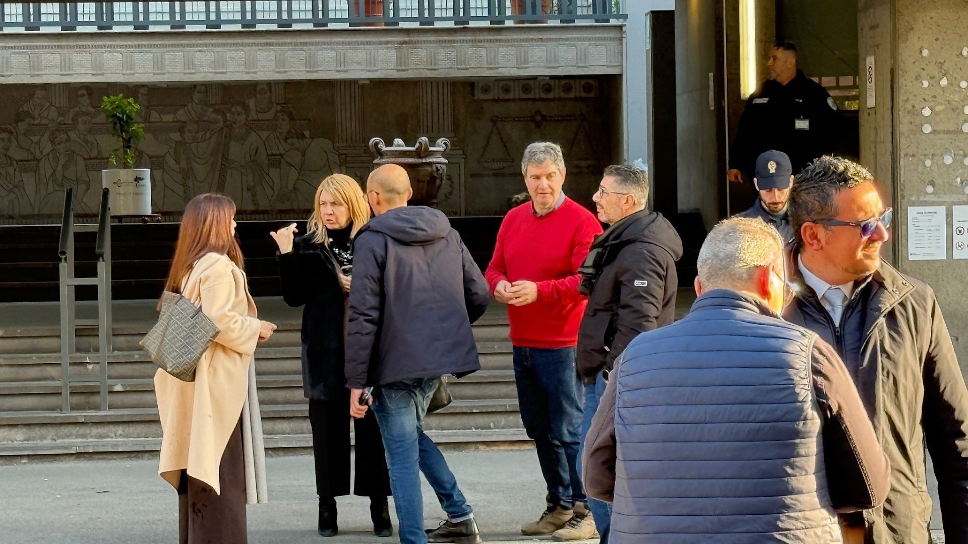 Allarme bomba in tribunale a Taranto - foto di Francesco Manfuso