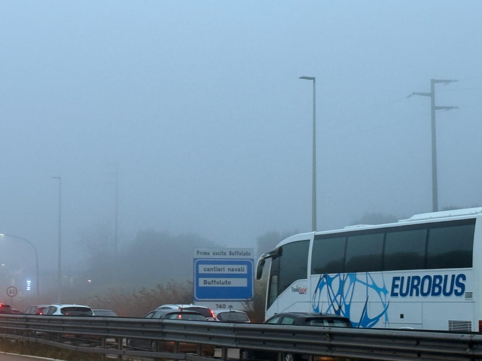 La nebbia al momento dell'incidente sul Ponte Punta Penna - foto di Francesco Manfuso