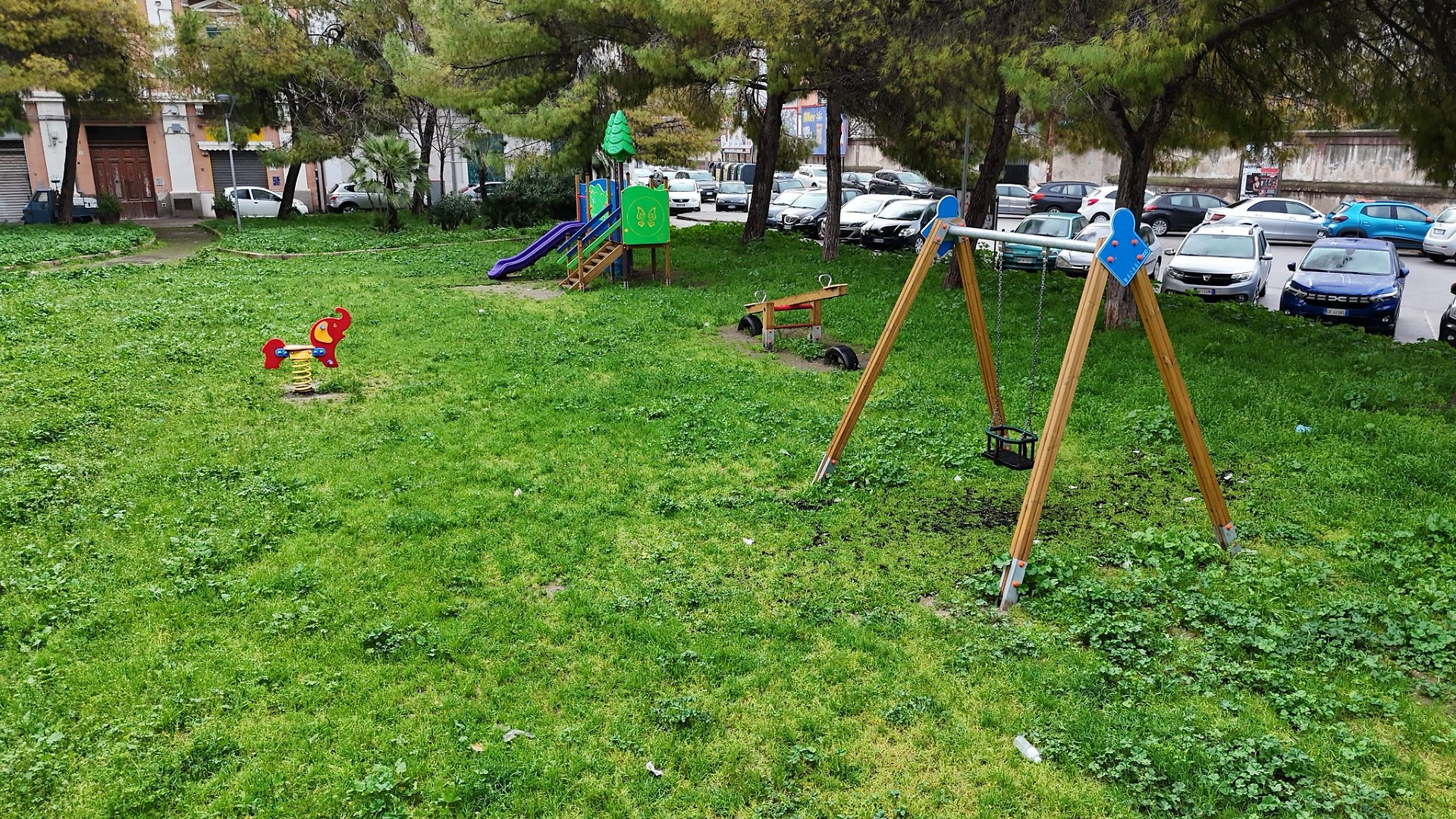 Piazza Marconi nel degrado - foto di Francesco Manfuso