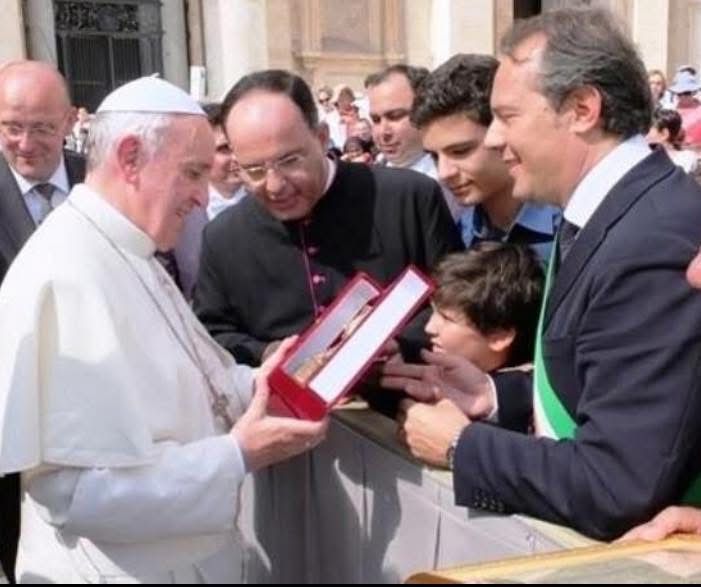  L'allora sindaco Francesco Spina incontra Papa Francesco