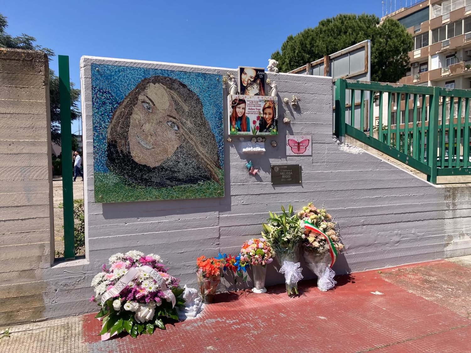 Brindisi ricorda Melissa Bassi: la scuola porta il suo nome