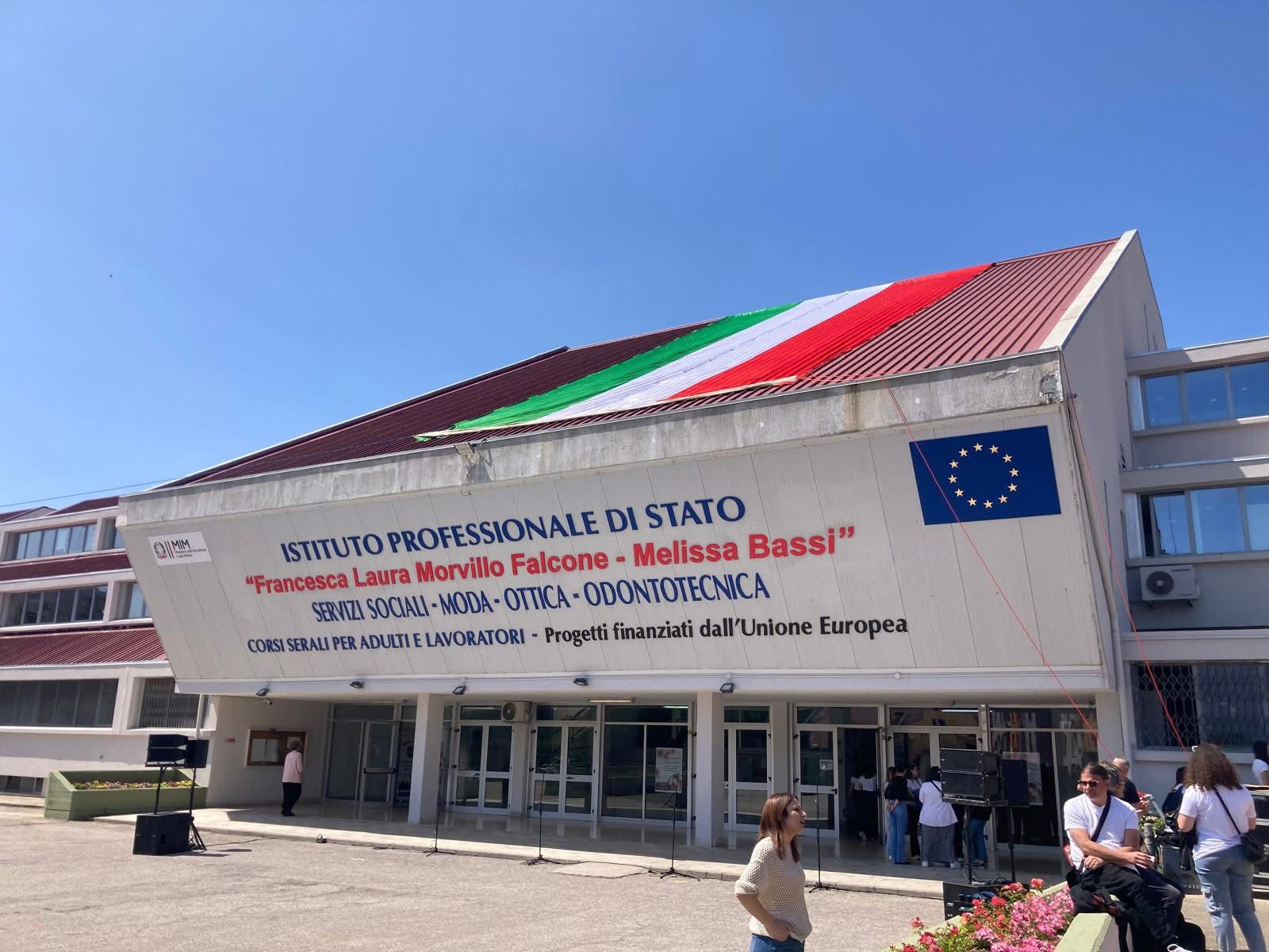 Brindisi ricorda Melissa Bassi: la scuola porta il suo nome
