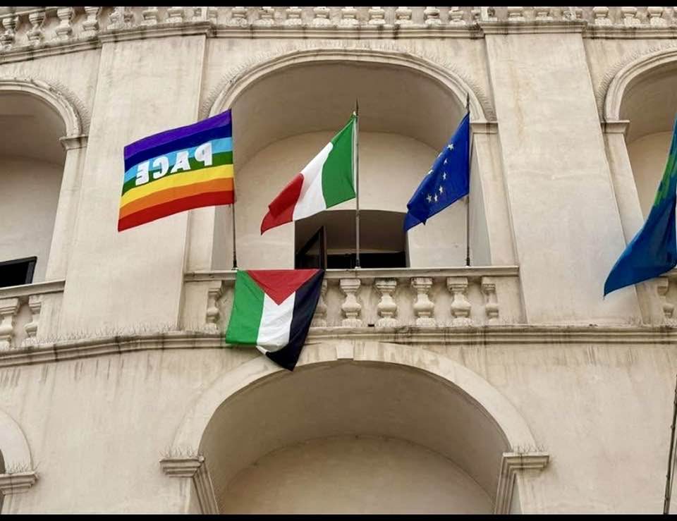 La bandiera palestinese esposta a Palazzo San Domenico
